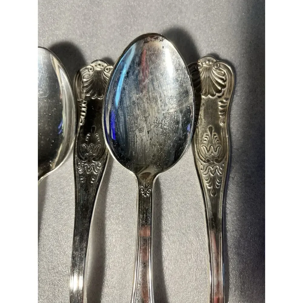 32 Piece Italian Kings Shell Pattern Silverplated Tarnished/dirty/pitted